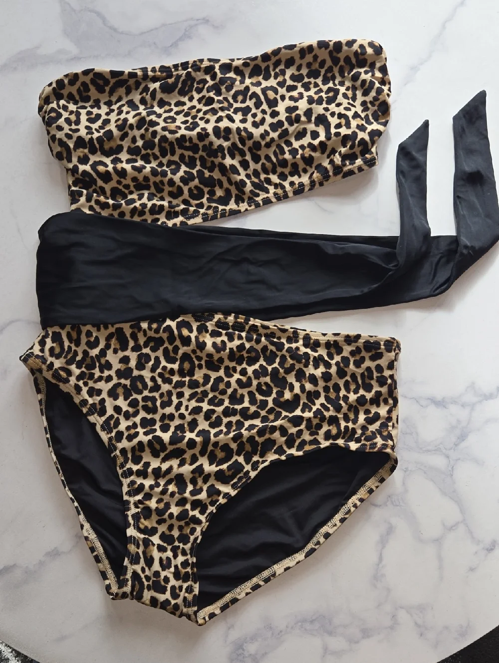 DKNY Animal Leopard Print Cut-Out Bandeau One-Piece Swimsuit Strapless Sz 10 NWT - Picture 3 of 8